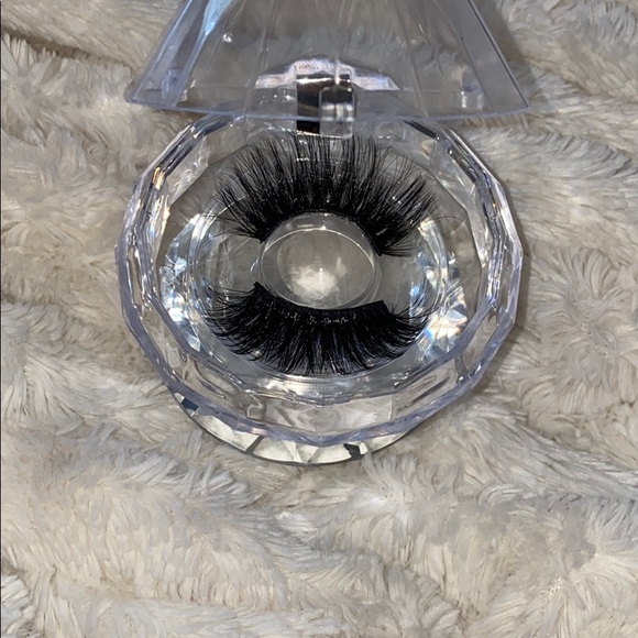 Lashes💕 - Picture 5 of 8